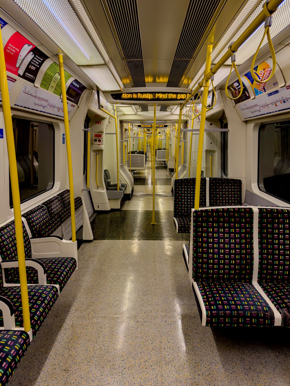 Oyster Card vs. Contactless: Which Should You Use in London?